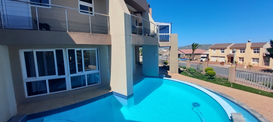 5 Bedroom Property for Sale in Myburgh Park Western Cape